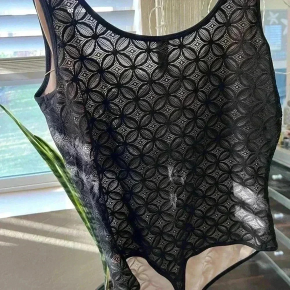 SHAPELLX Lace Glamour Geometric Sculpting Bodysuit - Picture 8 of 8